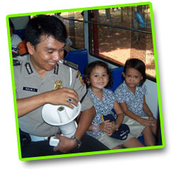 Kindergarden kids visiting the police